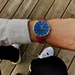 Montre Montre Homme La Véritable bracelet cuir rouge fond noir chro...