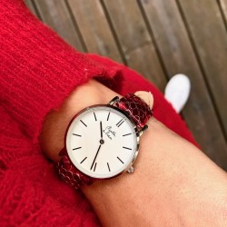 Montre Montre Femme La Véritable bracelet cuir python rouge fond bl...