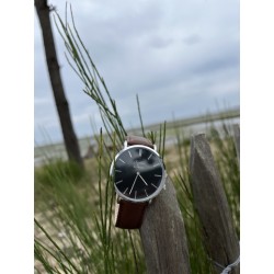 Montre Montre Homme La Véritable bracelet cuir marron fond noir chr...