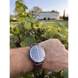 Montre Montre Homme La Précise bracelet cuir marron fond bleu chrom...