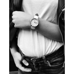 Montre Montre Femme La Véritable bracelet cuir blanc fond blanc chr...