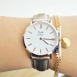 Montre Montre Femme La Véritable bracelet cuir argenté fond blanc c...