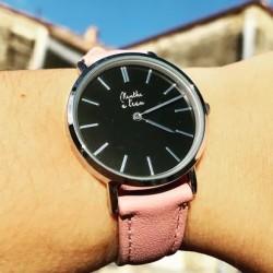 Montre Montre Femme La Véritable bracelet cuir rose pastel fond noi...