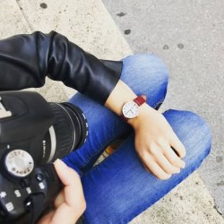 Montre Montre Femme La Véritable bracelet cuir camel fond blanc ros...