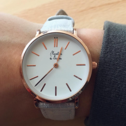 Montre Montre Femme La Véritable bracelet cuir vert d'eau fond blan...