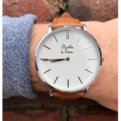 La Véritable Homme bracelet cuir camel fond blanc chromée