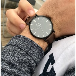 Montre Montre Homme La Véritable bracelet cuir marron fond noir fin...