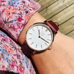Montre Montre Femme La Véritable bracelet cuir bordeaux fond blanc ...
