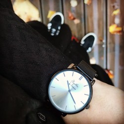 Montre Montre Mixte L'Indécise maille noire fond blanc noir par Men...