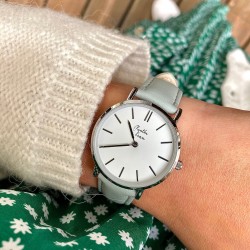 Montre Montre Femme La Véritable bracelet cuir vert d'eau fond blan...